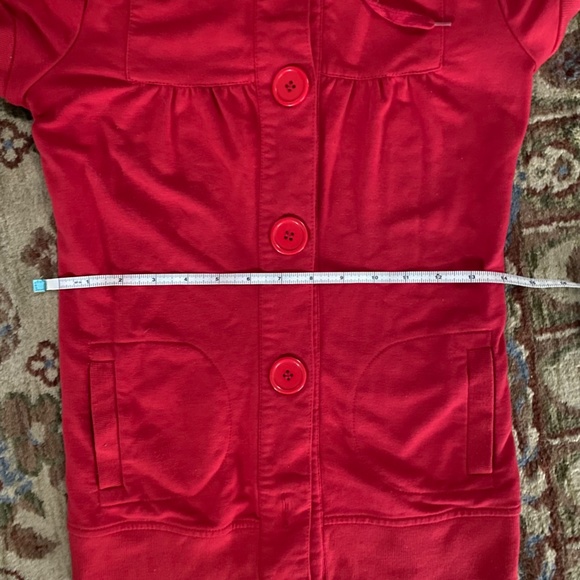 Red Short Sleeved Sweatshirt with Hood Buttons and Gathering - Picture 15 of 16